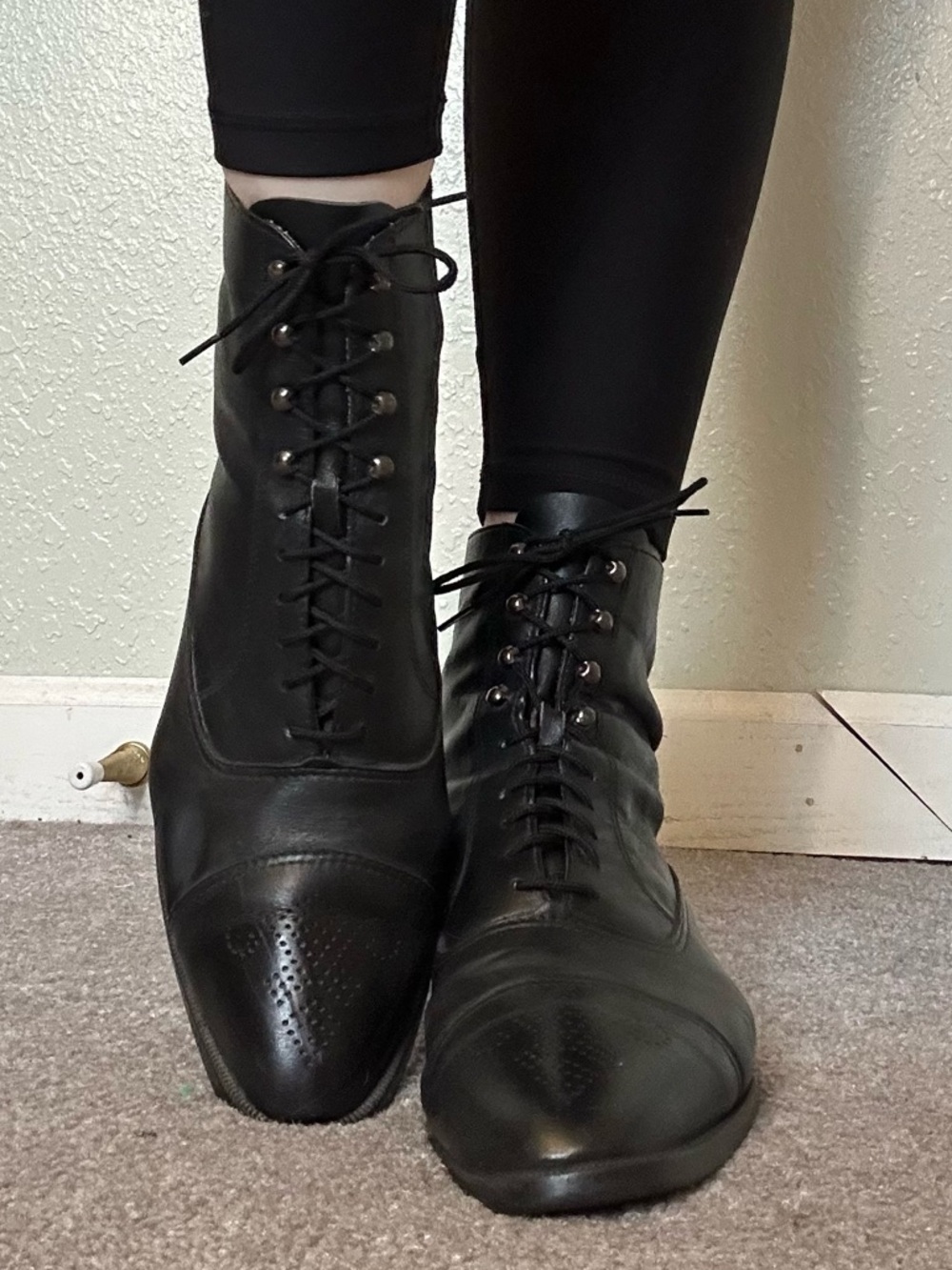 White Mountain Black Leather Victorian Brogue Lace Women’s Boots GUC Granny 10